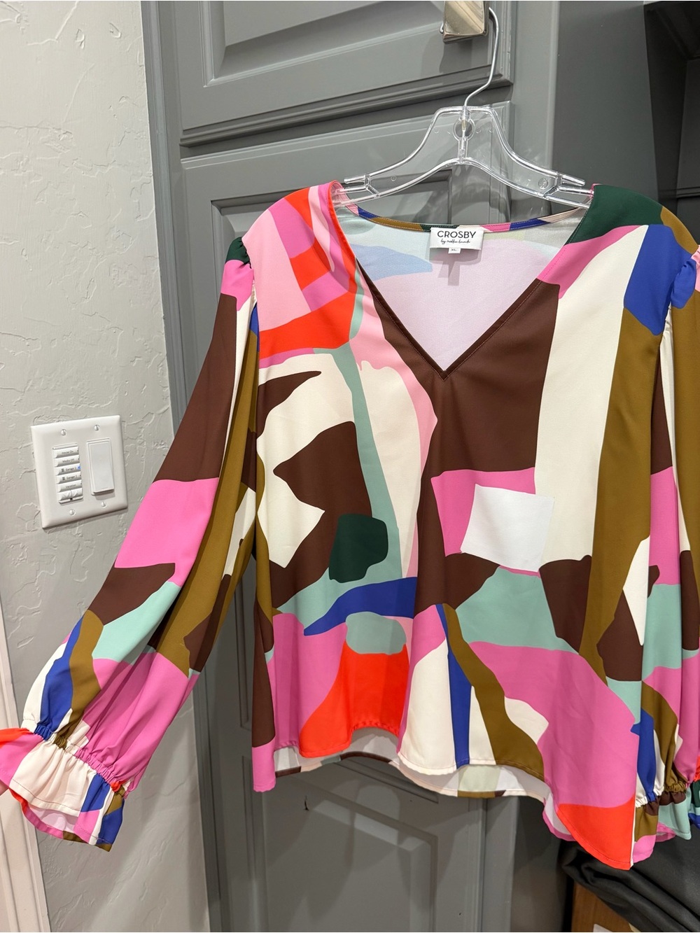 CROSBY by Mollie Burch Multi-Color Abstract V-Neck Blouse